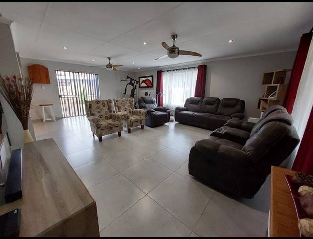 4 BEDROOM HOUSE FOR SALE IN BONAERO PARK